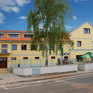3* Pensión A Restaurace Simanda